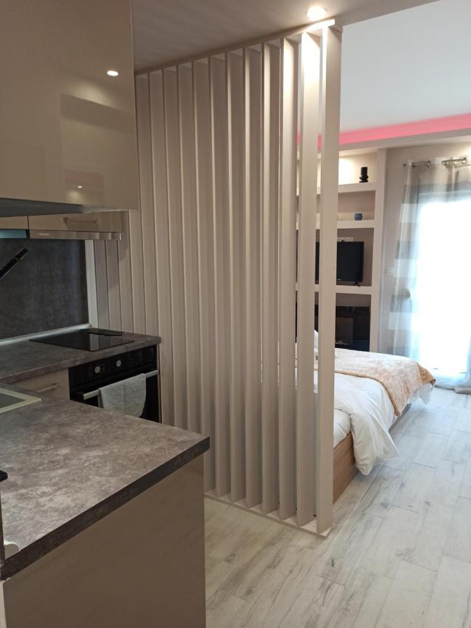 Minimalist Apartments W/ View Thessaloniki Exterior photo